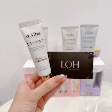 Khám phá kem chống nắng DAlba UV Essence Tone Up SPF50+ PA++++ - Giá 350.000đ 5