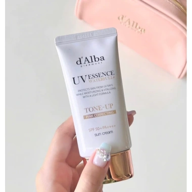 Khám phá kem chống nắng DAlba UV Essence Tone Up SPF50+ PA++++ - Giá 350.000đ 9