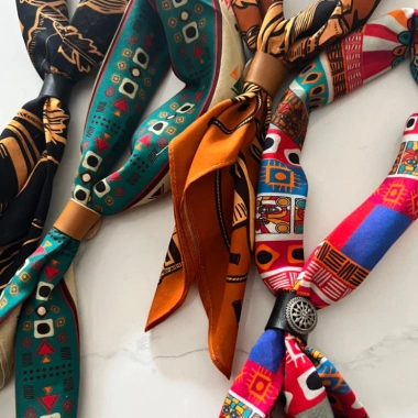 Khăn bandana cotton cổ điển họa tiết thổ cẩm Maben Giá ưu đãi 530.000₫ 9 Khăn bandana cotton cổ điển họa tiết thổ cẩm Maben Giá ưu đãi 530.000₫ 9