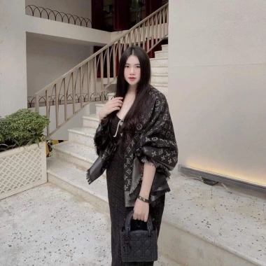 Khăn Choàng Bản Vuông 140cm Nhiều Màu Ánh Nhũ Họa Tiết Thời Trang Trẻ Trung B11