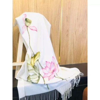 Khăn choàng cashmere 70x180 vẽ tay hoa sen truyền thống - DoMinhStores 650k 3 Khăn choàng cashmere 70x180 vẽ tay hoa sen truyền thống - DoMinhStores 650k 3
