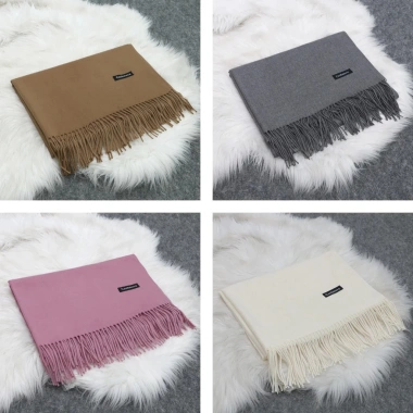 Khăn choàng cashmere mềm mịn, chất đẹp - Giá gốc 49.314 VND, giảm còn 40.755 VND 8 Khăn choàng cashmere mềm mịn, chất đẹp - Giá gốc 49.314 VND, giảm còn 40.755 VND 8