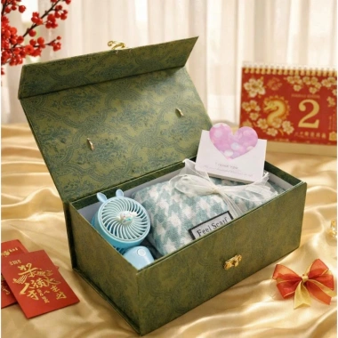 Khăn choàng cổ ấm áp quà tặng ý nghĩa Lễ Tết Bính Ngọ 2.026 giá 320.000đ 4 Khăn choàng cổ ấm áp quà tặng ý nghĩa Lễ Tết Bính Ngọ 2.026 giá 320.000đ 4