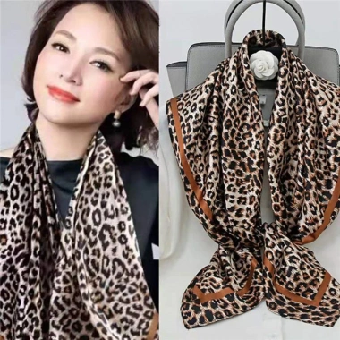 Khăn choàng vuông họa tiết da báo - Phụ kiện thời trang nữ, giảm giá còn 38.5k