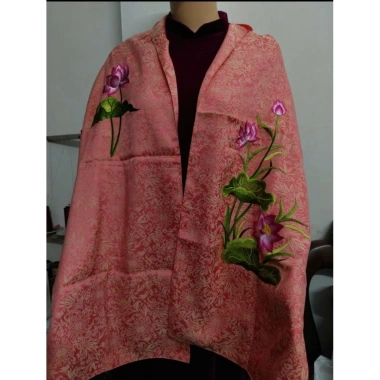 Khăn Gấm tơ tằm Thêu Hoa Sen - Cao cấp, mềm mại, giảm còn 350.000 VND 3