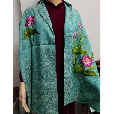 Khăn Gấm tơ tằm Thêu Hoa Sen - Cao cấp, mềm mại, giảm còn 350.000 VND 8