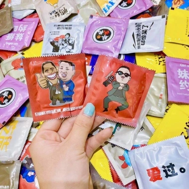 Khăn Giấy Uớt Mini RIEM Bao Cao Su - Tiện Lợi Khi Du Lịch, Giá 12.500đ