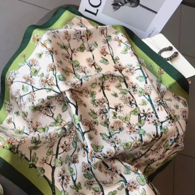 Khăn lụa cổ chống nắng họa tiết chấm bi - Giao hàng tận nơi, giá chỉ 41.800đ