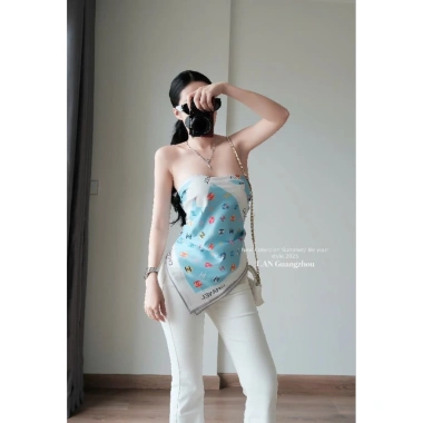 Khăn lụa mới siêu hót, giảm còn 250.000₫ (giá gốc 325.000₫), mềm mại thời trang