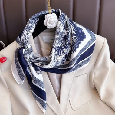 Khăn lụa vuông 70x70 cm cao cấp có hộp - quàng cổ, choàng vai, turban, bikini, áo dài - 308.000₫ 7 Khăn lụa vuông 70x70 cm cao cấp có hộp - quàng cổ, choàng vai, turban, bikini, áo dài - 308.000₫ 7