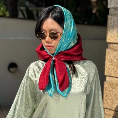 Khăn lụa vuông 70x70 cm - Điểm nhấn áo dài, thời trang - Tặng khuy cài 2 chiếc - Giá 39.990đ