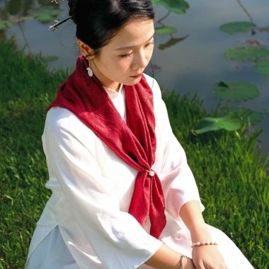 Khăn lụa vuông 70x70 cm - Điểm nhấn áo dài, thời trang - Tặng khuy cài 2 chiếc - Giá 39.990đ