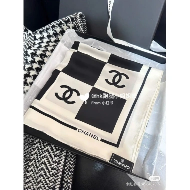 Khăn Lụa Vuông 70x70 Fullbox Cao Cấp - Vintage Bandana Đa Năng Trùm Đầu, Quàng Cổ, Thắt Nơ, Quấn Túi - Giá 165k 4 Khăn Lụa Vuông 70x70 Fullbox Cao Cấp - Vintage Bandana Đa Năng Trùm Đầu, Quàng Cổ, Thắt Nơ, Quấn Túi - Giá 165k 4