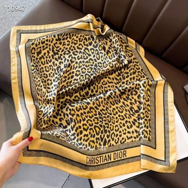 Khăn Lụa Vuông 70x70 Fullbox Cao Cấp - Vintage Bandana Đa Năng Trùm Đầu, Quàng Cổ, Thắt Nơ, Quấn Túi - Giá 165k 10 Khăn Lụa Vuông 70x70 Fullbox Cao Cấp - Vintage Bandana Đa Năng Trùm Đầu, Quàng Cổ, Thắt Nơ, Quấn Túi - Giá 165k 10