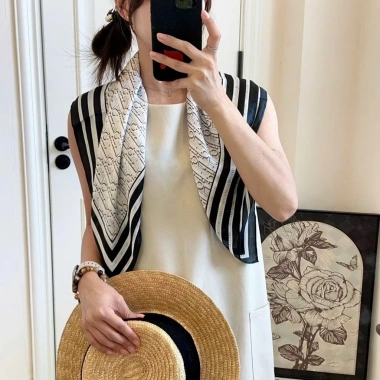 Khăn Lụa Vuông Cao Cấp 70x70 Fullbox Vintage Bandana Trùm Đầu Quàng Cổ Thắt Nơ Quấn Túi 150k 7 Khăn Lụa Vuông Cao Cấp 70x70 Fullbox Vintage Bandana Trùm Đầu Quàng Cổ Thắt Nơ Quấn Túi 150k 7