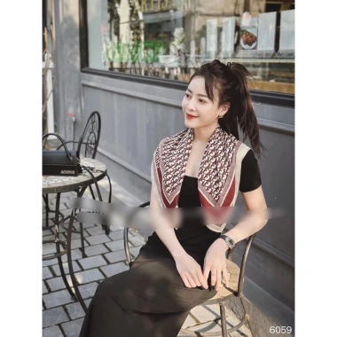 Khăn Lụa Vuông Nữ 70x70cm In Họa Tiết Thời Trang - Nhãn Hiệu - Giá ưu đãi 135k 3 Khăn Lụa Vuông Nữ 70x70cm In Họa Tiết Thời Trang - Nhãn Hiệu - Giá ưu đãi 135k 3