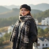 Khăn quàng cổ caro sọc xanh trắng nâu - ấm áp mùa đông, chỉ 522.500 VND 15