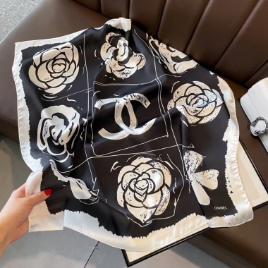 Khăn Quàng Cổ Lụa Vuông 70x70cm Họa Tiết - Tặng Túi Hộp, Giá 192.500 VND