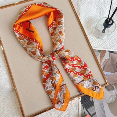 Khăn Quàng Cổ Lụa Vuông 70x70cm Họa Tiết - Tặng Túi Hộp, Giá 192.500 VND