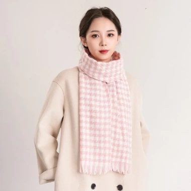 Khăn quàng cổ nữ vintage Hàn Quốc mùa đông ấm áp, họa tiết caro đa màu thời thượng 84 Khăn quàng cổ nữ vintage Hàn Quốc mùa đông ấm áp, họa tiết caro đa màu thời thượng 84