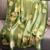 Khăn quàng lụa nữ sen xanh thanh lịch, bản to họa tiết sen nhẹ nhàng, giảm còn 94.640 VND 5