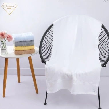 Khăn tắm trắng khách sạn 65x120 cm 200gr Siêu mềm thấm nhanh 26.900 VND