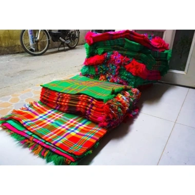 Khăn Thổ Cẩm Tây Bắc Kẻ Ô Vuông - Màu Sặc Sỡ, Giá 55.000đ, Độc Đáo Người Dân Tộc 2 Khăn Thổ Cẩm Tây Bắc Kẻ Ô Vuông - Màu Sặc Sỡ, Giá 55.000đ, Độc Đáo Người Dân Tộc 2