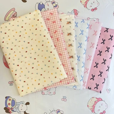 Khăn Trải Bàn Sữa Vàng Nhỏ Hoa Ngắn Flannel - Dễ Thương Cô Gái Trái Tim, Giá 80.881 VND 3