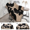 Khăn Trải Sofa Họa Tiết Hoa Nâu Sữa - Thảm Picnic Chống Bẩn 525.000đ KENHOME 3