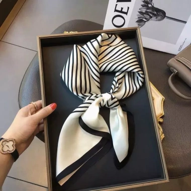 Khăn vuông lụa cao cấp họa tiết cổ điển, phong cách Hàn Quốc, giá ưu đãi 196.100 VND 2