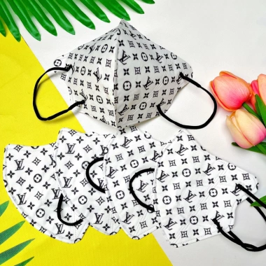 Khẩu Trang 3D Người Lớn Set 10/50 Cái - In Họa Tiết Nhẹ, Mỏng, Giá 22.000 VNĐ 5 Khẩu Trang 3D Người Lớn Set 10/50 Cái - In Họa Tiết Nhẹ, Mỏng, Giá 22.000 VNĐ 5