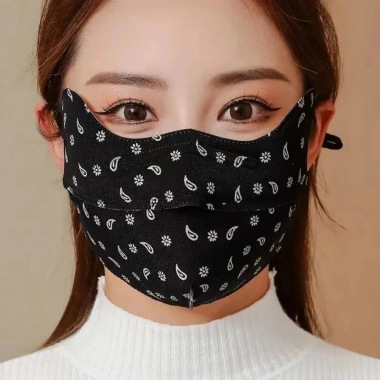 Khẩu Trang Vải Họa Tiết Siêu Mềm Mịn Chống Nắng Chống Bụi Mịn Giá 27.000₫ 7 Khẩu Trang Vải Họa Tiết Siêu Mềm Mịn Chống Nắng Chống Bụi Mịn Giá 27.000₫ 7