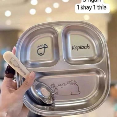 Khay Ăn 3 Ngăn Cappybara Cho Bé và Thìa Inox 316 - An Toàn, Giá 110k (Giảm 30k)