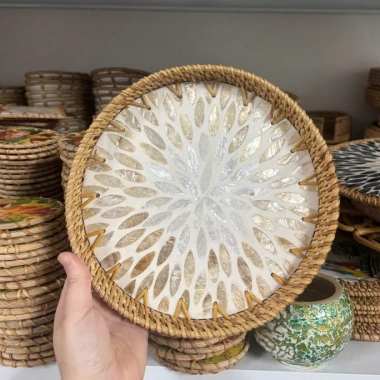 Khay mây khảm trai tròn - hỏa tốc, đựng đồ ăn, decor chụp ảnh - thủ công 9 Khay mây khảm trai tròn - hỏa tốc, đựng đồ ăn, decor chụp ảnh - thủ công 9