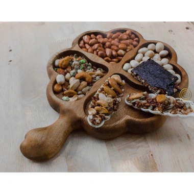 Khay mứt gỗ cỏ bốn lá nguyên khối 30x22cm - Phụ kiện decor chụp hình, đựng bánh, hạt, giảm giá 3 Khay mứt gỗ cỏ bốn lá nguyên khối 30x22cm - Phụ kiện decor chụp hình, đựng bánh, hạt, giảm giá 3