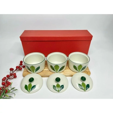Khay mứt sứ Bát Tràng 3 hũ và khay gỗ họa tiết hoa đào, lá xanh, hoa sen - Giá ưu đãi 480.000 VND