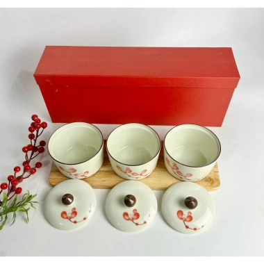 Khay mứt sứ Bát Tràng 3 hũ và khay gỗ họa tiết hoa đào, lá xanh, hoa sen - Giá ưu đãi 480.000 VND 4 Khay mứt sứ Bát Tràng 3 hũ và khay gỗ họa tiết hoa đào, lá xanh, hoa sen - Giá ưu đãi 480.000 VND 4
