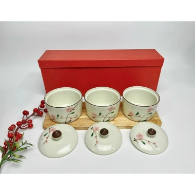 Khay mứt sứ Bát Tràng 3 hũ và khay gỗ họa tiết hoa đào, lá xanh, hoa sen - Giá ưu đãi 480.000 VND 6 Khay mứt sứ Bát Tràng 3 hũ và khay gỗ họa tiết hoa đào, lá xanh, hoa sen - Giá ưu đãi 480.000 VND 6