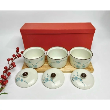 Khay mứt sứ Bát Tràng 3 hũ và khay gỗ họa tiết hoa đào, lá xanh, hoa sen - Giá ưu đãi 480.000 VND