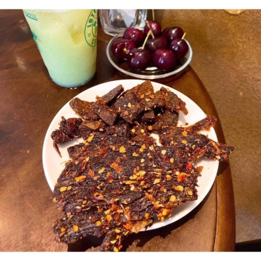 Khô Bò Đen 450gr Miếng To Ướt - Giá 250k (giảm từ 317.5k), thơm ngon, giàu protein 6 Khô Bò Đen 450gr Miếng To Ướt - Giá 250k (giảm từ 317.5k), thơm ngon, giàu protein 6