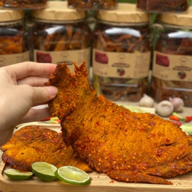 Khô Bò Miếng Lớn 500g Cay Vừa – Thơm Ngon, Món Ăn Vặt Thịt Bò Thượng Hạng, Giá Ưu Đãi 260k