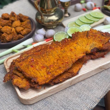 Khô Bò Miếng Lớn 500g Cay Vừa – Thơm Ngon, Món Ăn Vặt Thịt Bò Thượng Hạng, Giá Ưu Đãi 260k