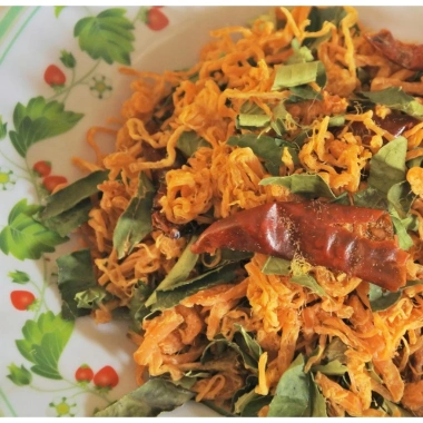 Khô Gà Lá Chanh & Cháy Tỏi 200g - Thịt Gà Tươi, Không chất bảo quản, Giá chỉ 69.000₫ 4 Khô Gà Lá Chanh & Cháy Tỏi 200g - Thịt Gà Tươi, Không chất bảo quản, Giá chỉ 69.000₫ 4