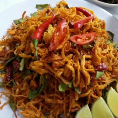 Khô gà lá chanh thơm ngon 1kg loại A - Giá ưu đãi 210.000 VND, giảm tới 48.300 Khô gà lá chanh thơm ngon 1kg loại A - Giá ưu đãi 210.000 VND, giảm tới 48.300