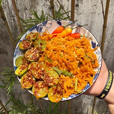 Khô gà lá chanh thơm ngon, sợi mềm 500g/250g - Tạp Hóa Bia Lạc KG01, chỉ 112.857 VND 2 Khô gà lá chanh thơm ngon, sợi mềm 500g/250g - Tạp Hóa Bia Lạc KG01, chỉ 112.857 VND 2