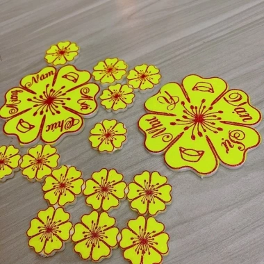 Kho sỉ toàn quốc phụ kiện Tết - Set 16 hoa Mai xốp kim tuyến, chỉ 17.000 VND