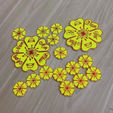 Kho sỉ toàn quốc phụ kiện Tết - Set 16 hoa Mai xốp kim tuyến, chỉ 17.000 VND 4 Kho sỉ toàn quốc phụ kiện Tết - Set 16 hoa Mai xốp kim tuyến, chỉ 17.000 VND 4