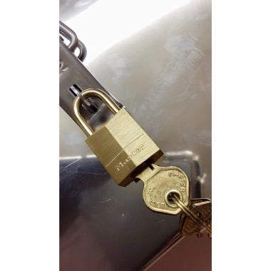 Khóa Vali Master Lock 115 EURD Thân Đồng 15mm - Hỏa Tốc HCM, Giá Ưu Đãi 98.230₫