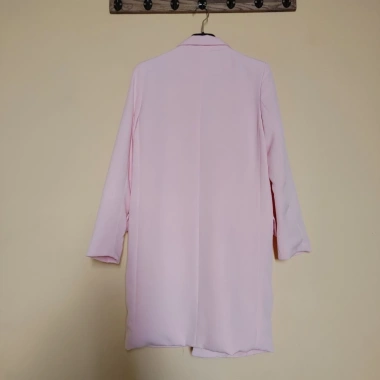 Khoác vest dài nữ Hetana M giá 90k giảm 22% thời trang thanh lịch, thoáng mát 2 Khoác vest dài nữ Hetana M giá 90k giảm 22% thời trang thanh lịch, thoáng mát 2