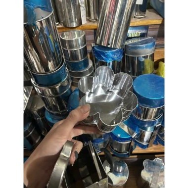 Khuôn Giò Lụa Inox Hình Bông Hoa 5 Lạng - 1Kg Thành Phẩm Đẹp, Giá 59.200 VND 6 Khuôn Giò Lụa Inox Hình Bông Hoa 5 Lạng - 1Kg Thành Phẩm Đẹp, Giá 59.200 VND 6